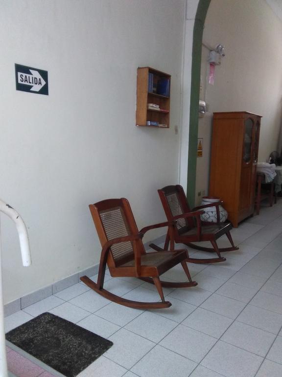 Hostal El Colibri Iquitos Luaran gambar