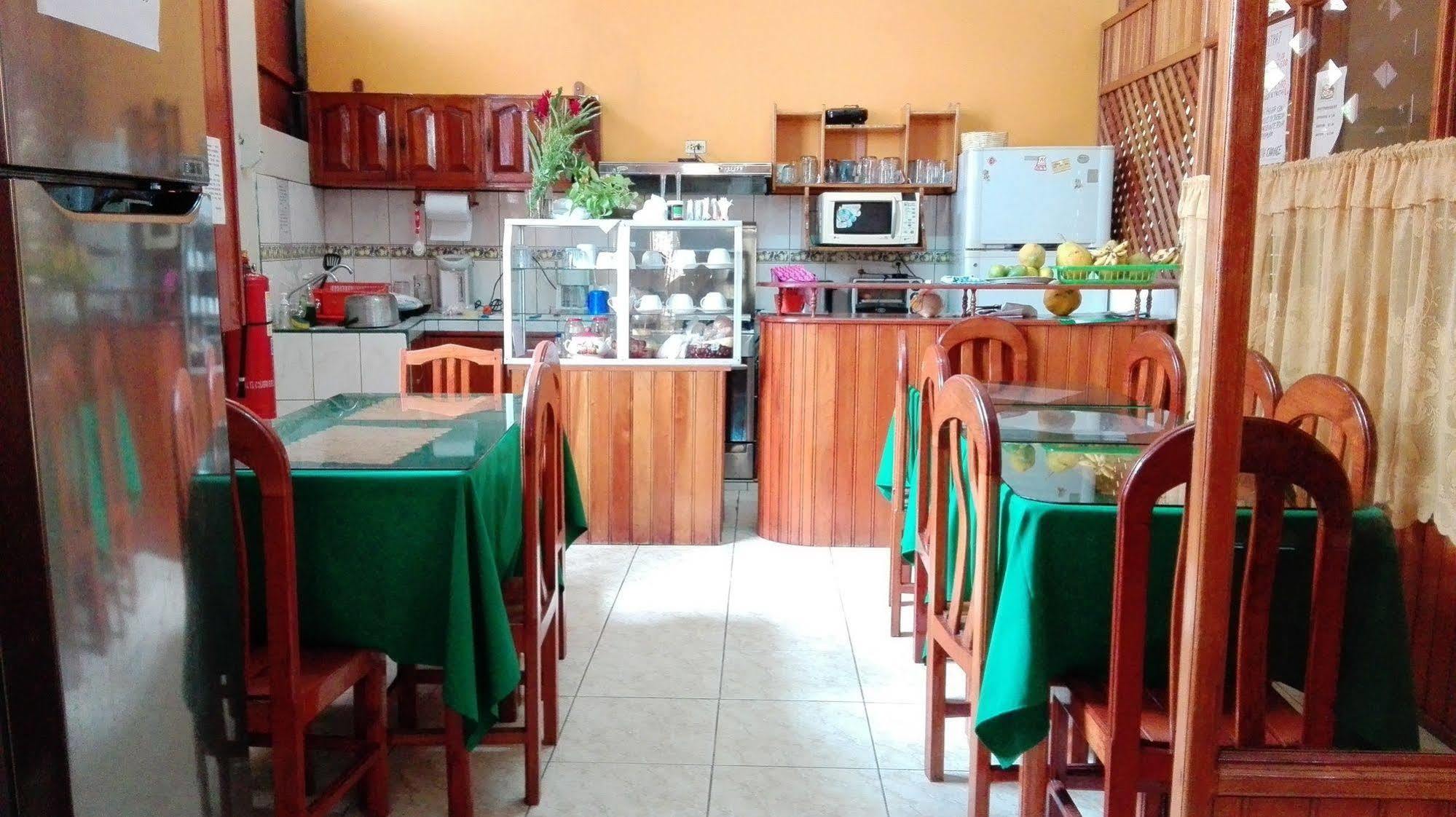 Hostal El Colibri Iquitos Luaran gambar