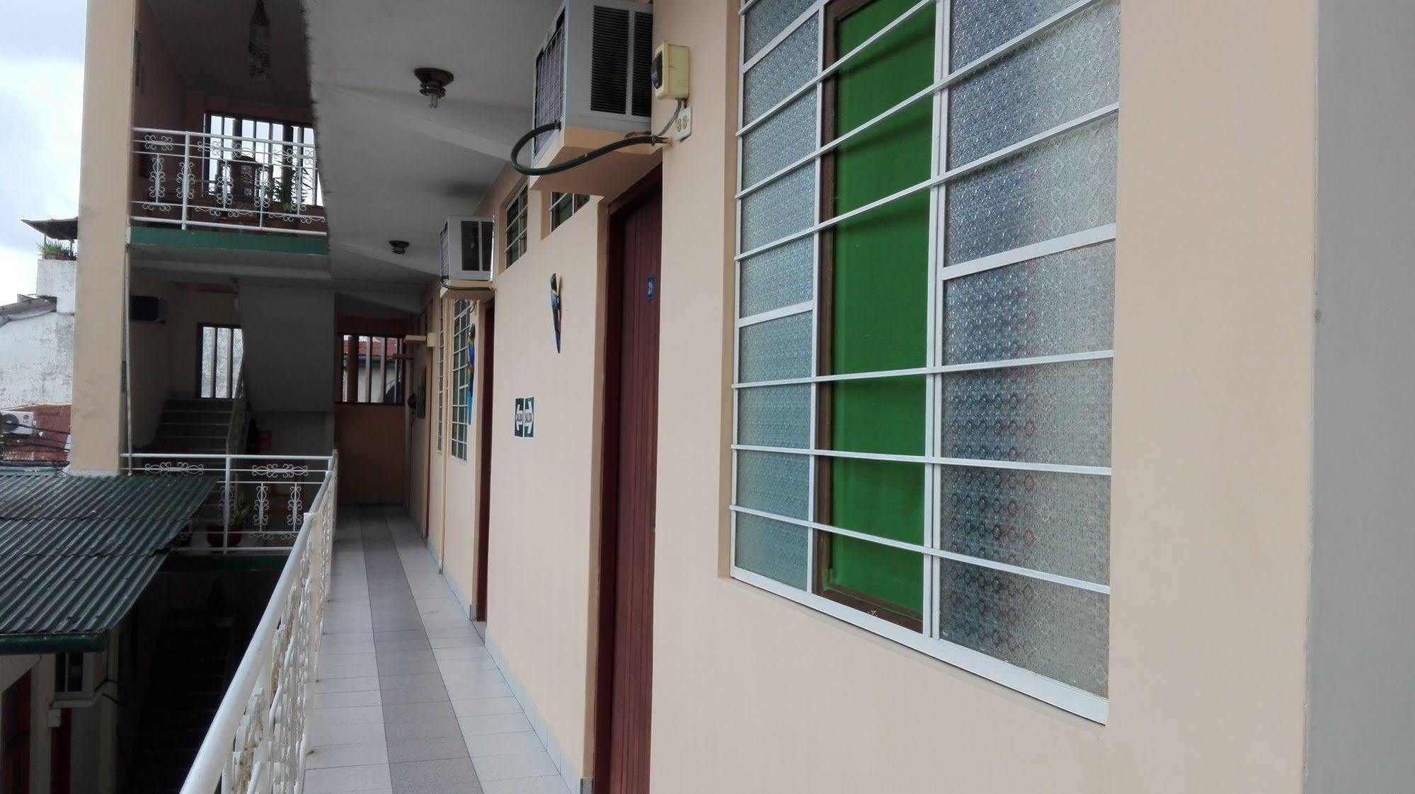 Hostal El Colibri Iquitos Luaran gambar